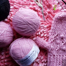 Load image into Gallery viewer, X's and O's Beanie and Mittens Crochet Pattern